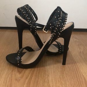 Basic black heel